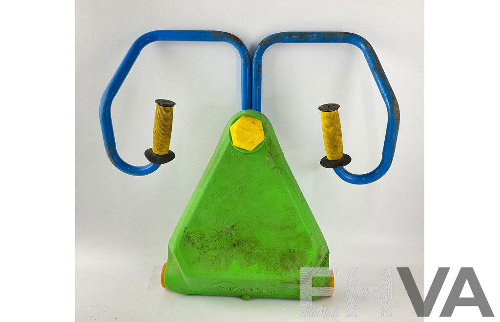 Vintage Shuffle Bug Knee Skate Board