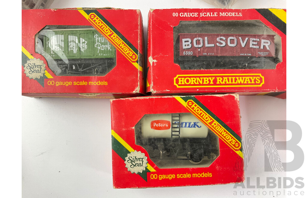 Vintage Hornby OO Gauge Freight Wagons and Scenery Items Including Girder Bridge, Signal Lights, Village Shop, All with Original Packaging