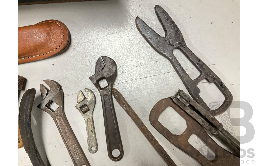 Collection of Vintage Tools Including Hawkeye Eveready Wrench, Mini Adjustable Spanner, Sutton Adjustable Reamer in Box, Spoke Shave Turnscrew/Screwdriver