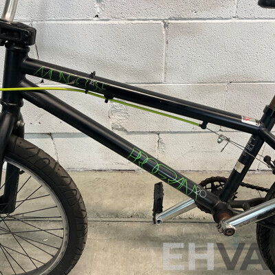 MONGOOSE Program 20 BMX Bike Black & Green (48cm Frame)