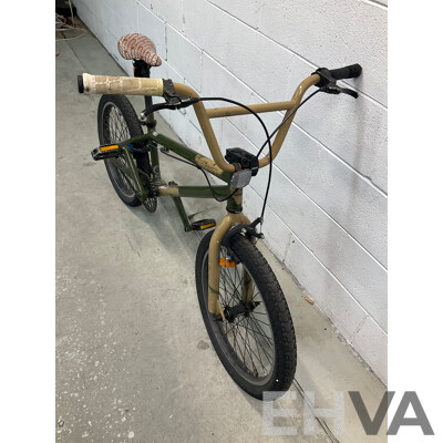 MONGOOSE Program BMX Bike Camo (49cm Frame)