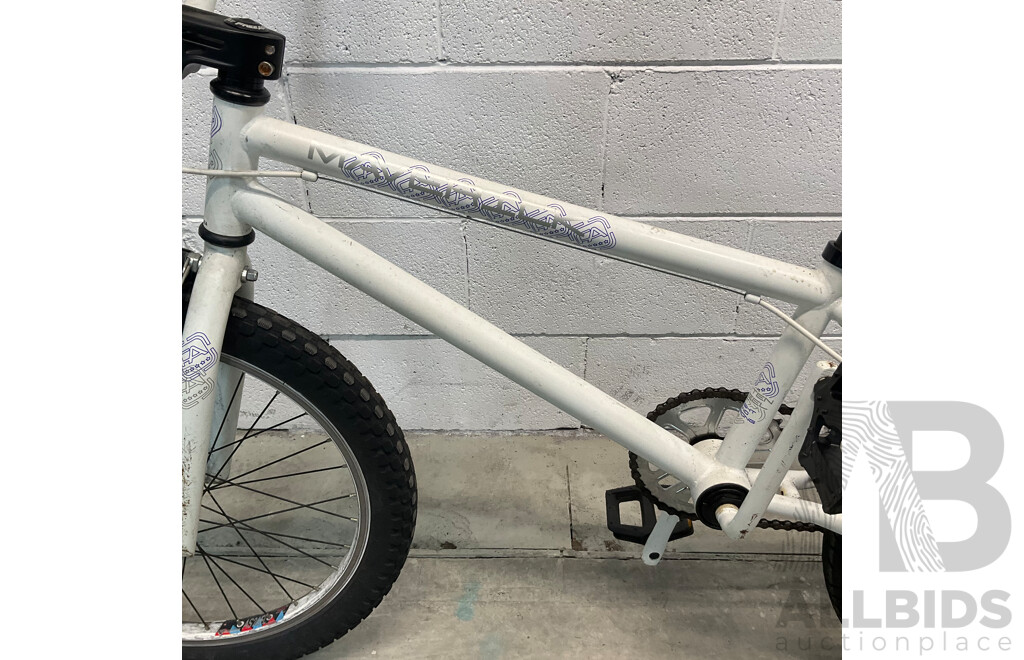 FREE AGENT Maverick BMX Bike White (49cm Frame)