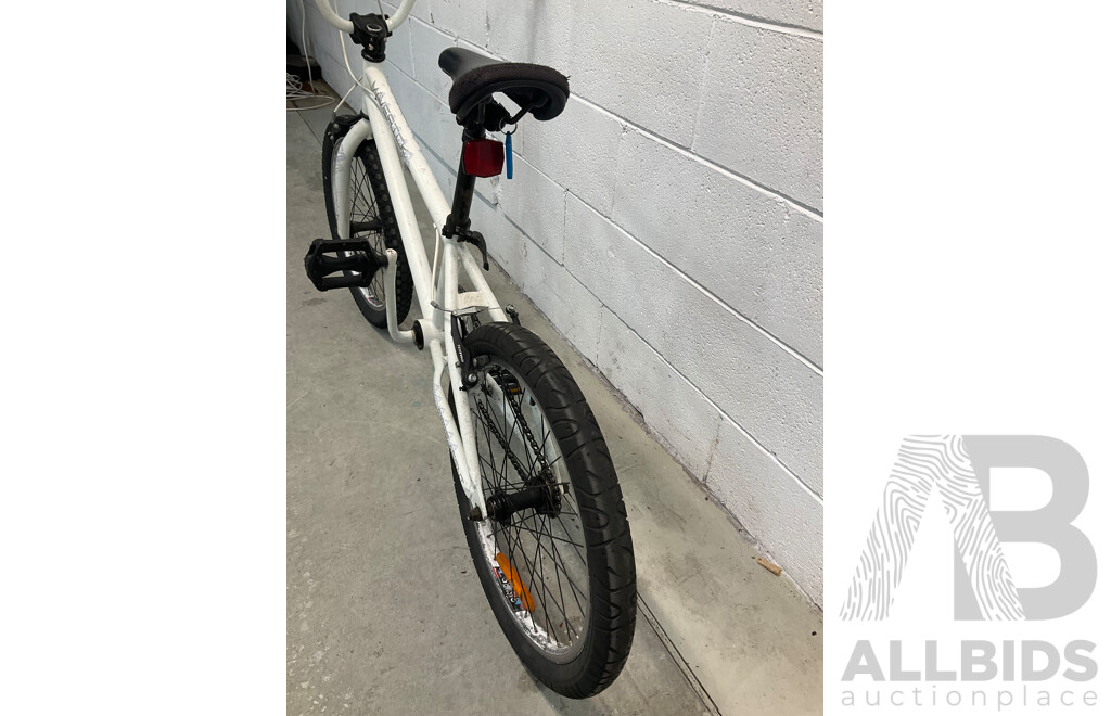 FREE AGENT Maverick BMX Bike White (49cm Frame)