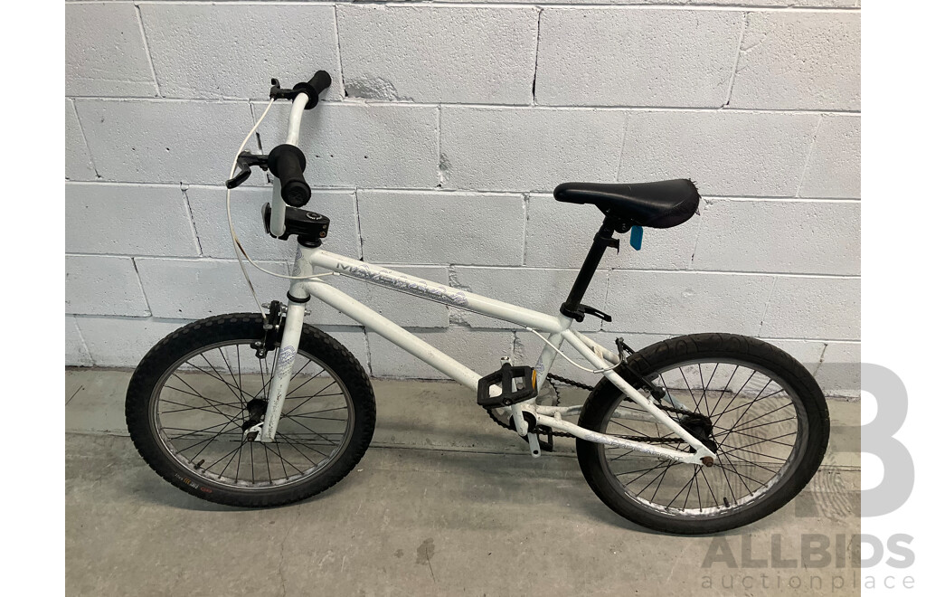 FREE AGENT Maverick BMX Bike White (49cm Frame)