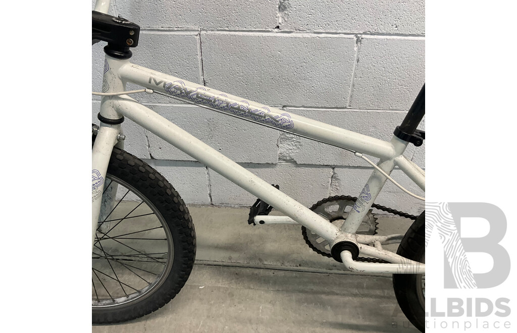 FREE AGENT Maverick BMX Bike White (49cm Frame)