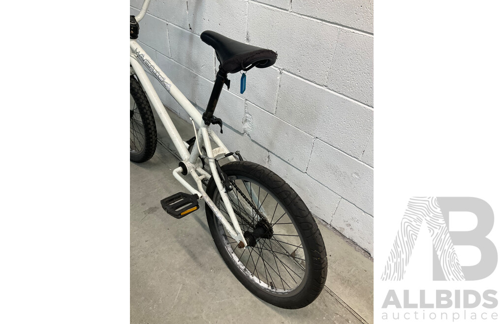 FREE AGENT Maverick BMX Bike White (49cm Frame)