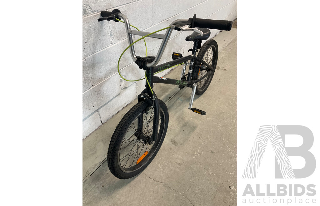 MONGOOSE Program 20 BMX Bike Black & Green (49cm Frame)