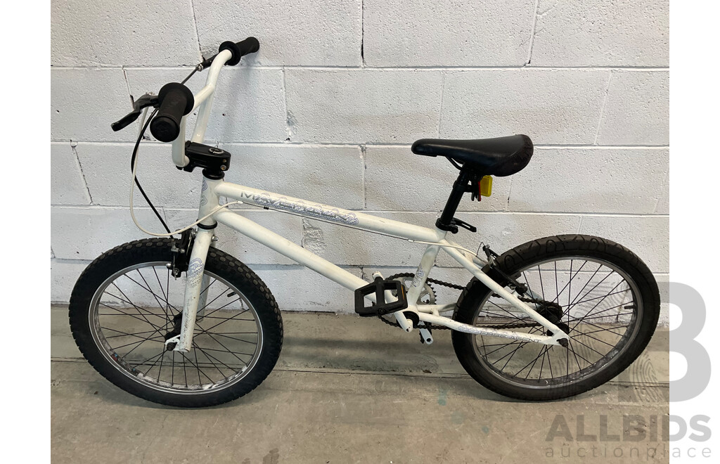 FREE AGENT Maverick BMX Bike White (49cm Frame)