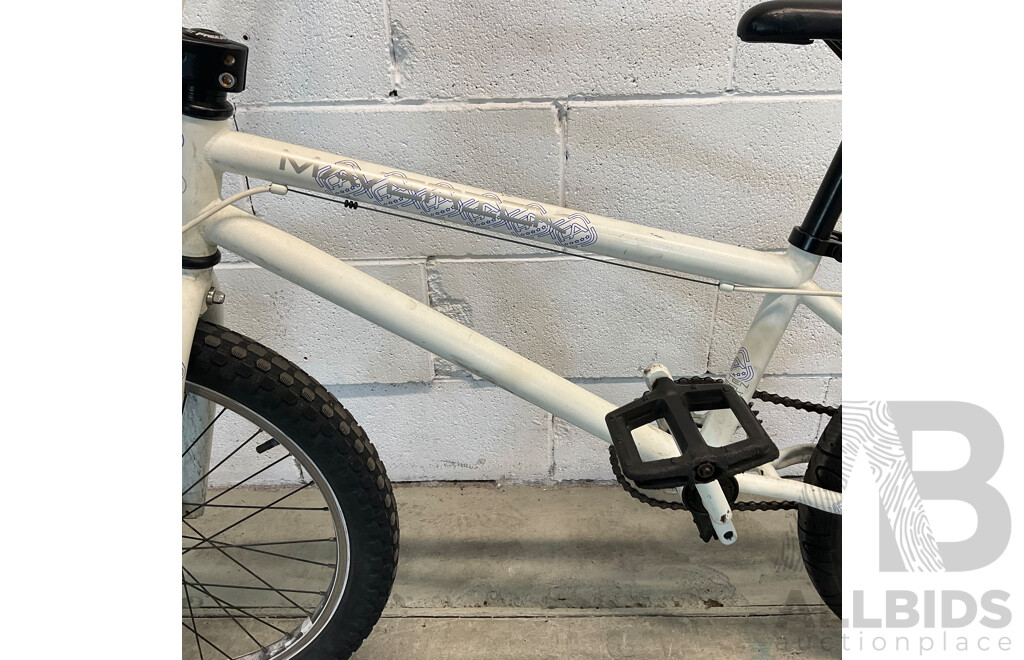 FREE AGENT Maverick BMX Bike White (49cm Frame)