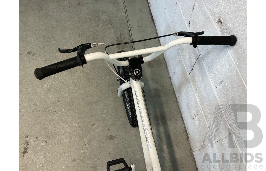 FREE AGENT Maverick BMX Bike White (49cm Frame)