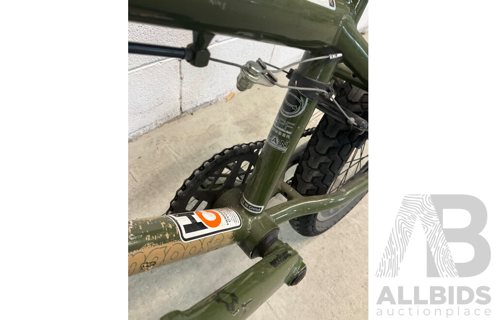 MONGOOSE Program BMX Bike Camo (49cm Frame)