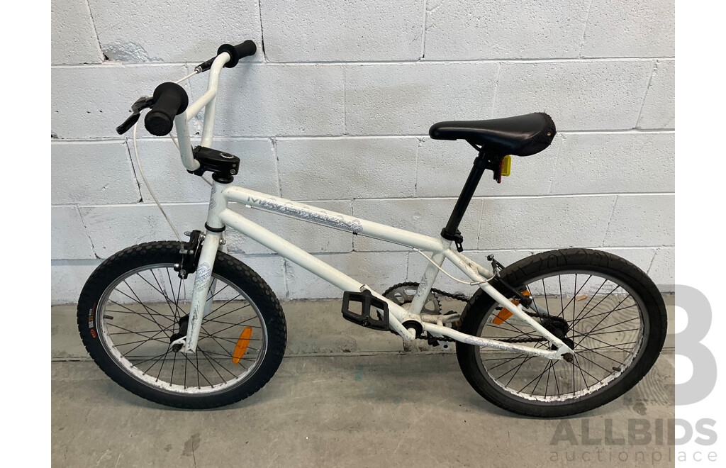 FREE AGENT Maverick BMX Bike White (49cm Frame)