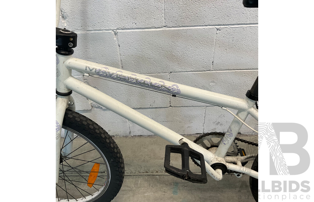 FREE AGENT Maverick BMX Bike White (49cm Frame)