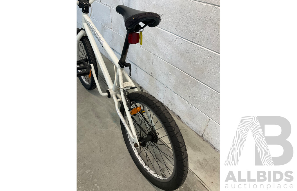 FREE AGENT Maverick BMX Bike White (49cm Frame)