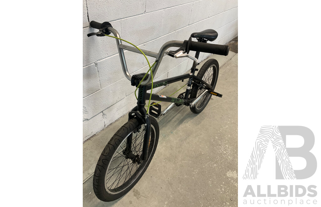 MONGOOSE Program 20 BMX Bike Black & Green (48cm Frame)