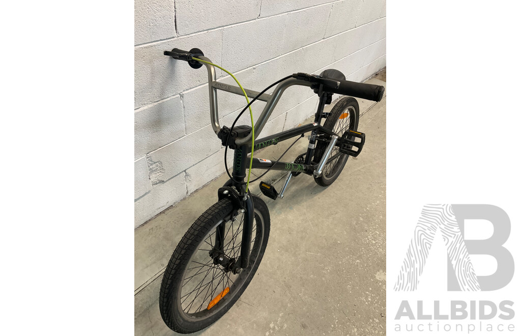 MONGOOSE Program 20 BMX Bike Black & Green (48cm Frame)