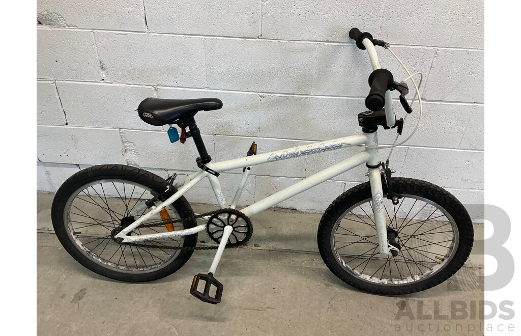 FREE AGENT Maverick BMX Bike White (49cm Frame)