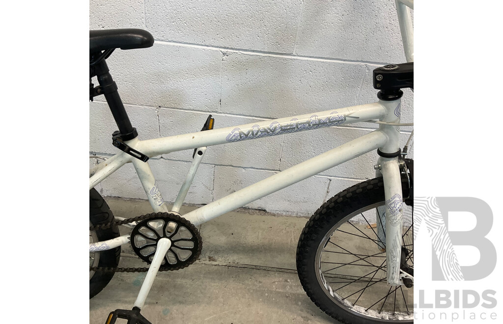 FREE AGENT Maverick BMX Bike White (49cm Frame)