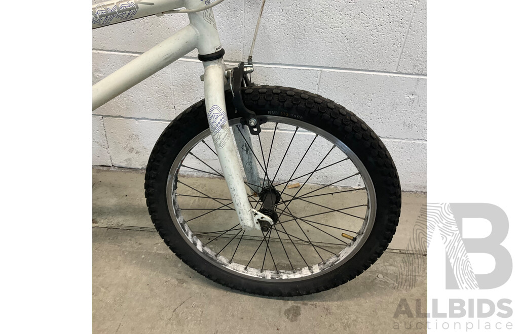 FREE AGENT Maverick BMX Bike White (49cm Frame)