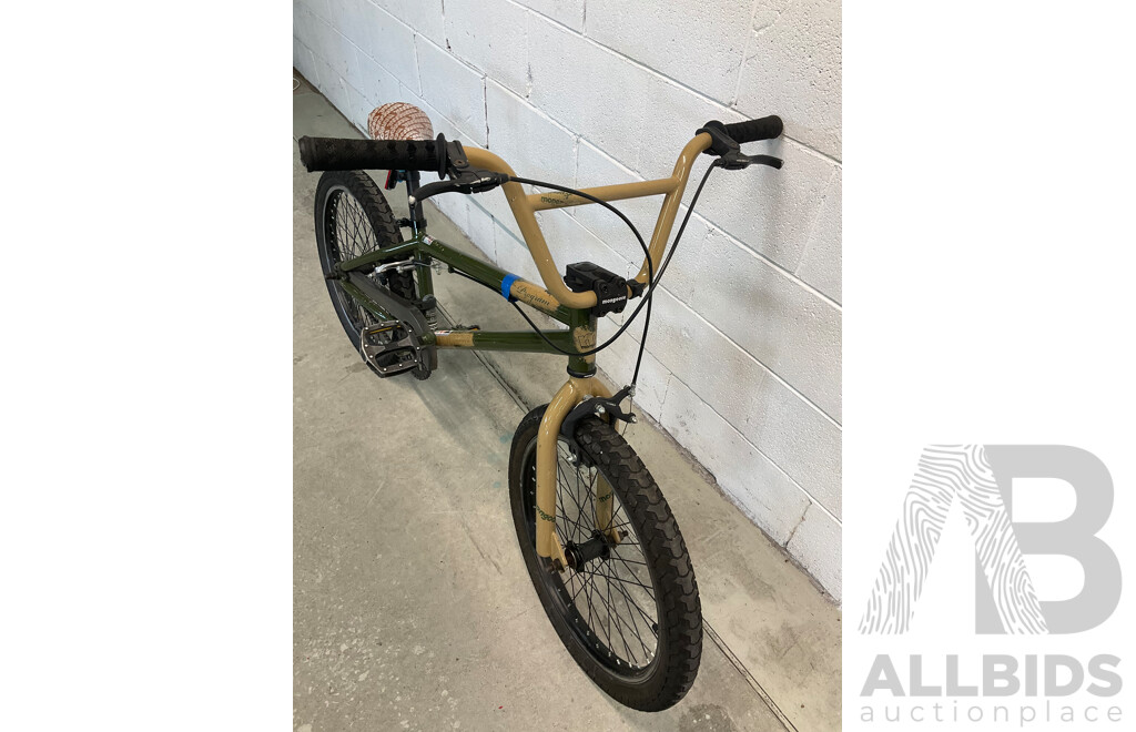 MONGOOSE Program BMX Bike Camo (49cm Frame)