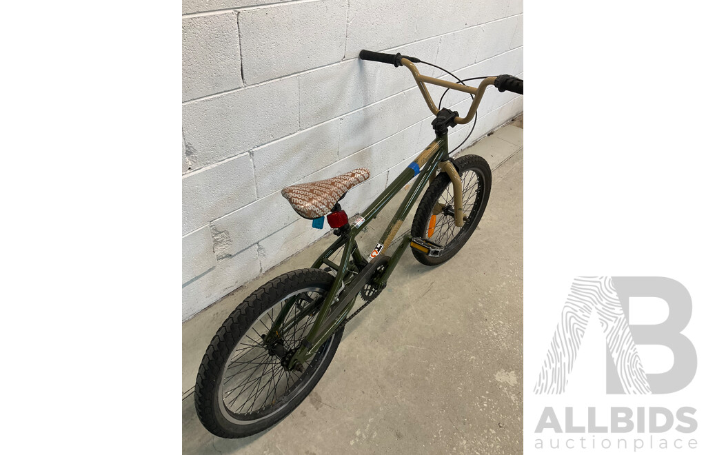 MONGOOSE Program BMX Bike Camo (49cm Frame)