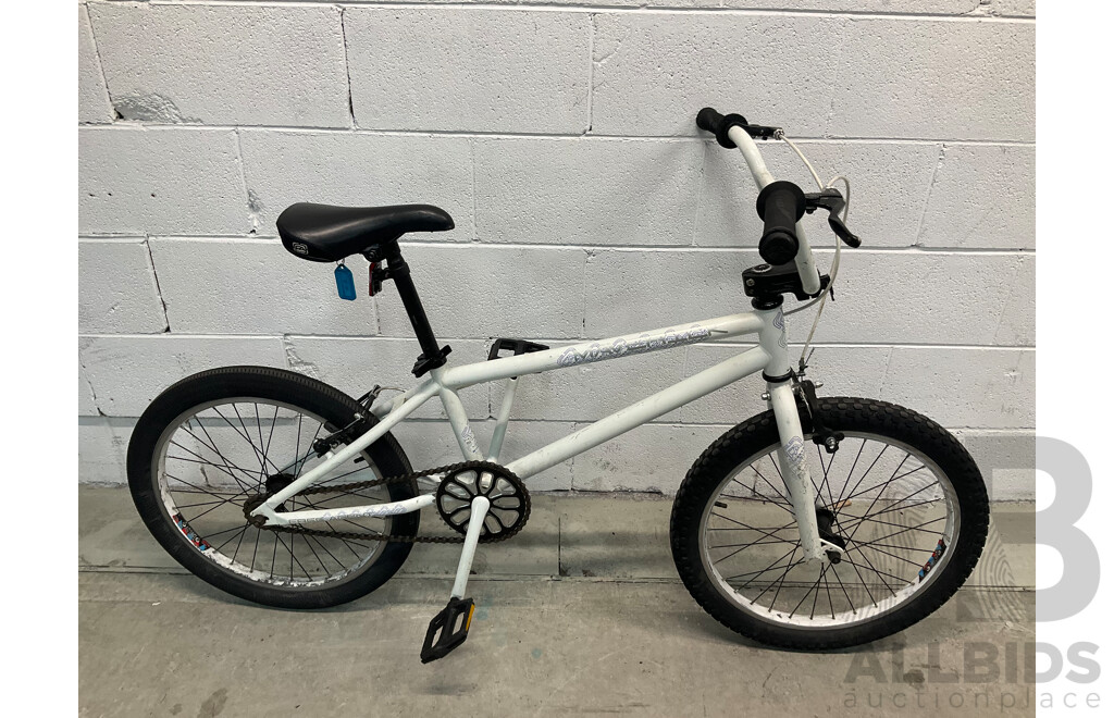 FREE AGENT Maverick BMX Bike White (49cm Frame)