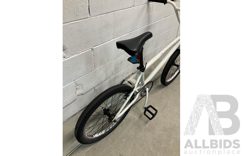 FREE AGENT Maverick BMX Bike White (49cm Frame)