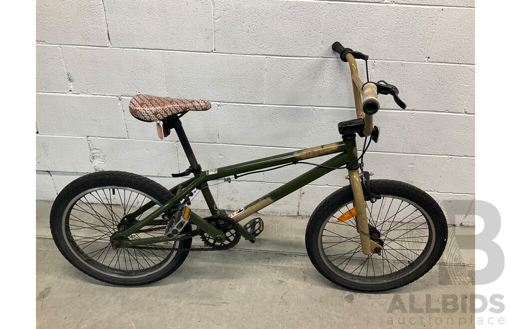 MONGOOSE Program BMX Bike Camo (49cm Frame)