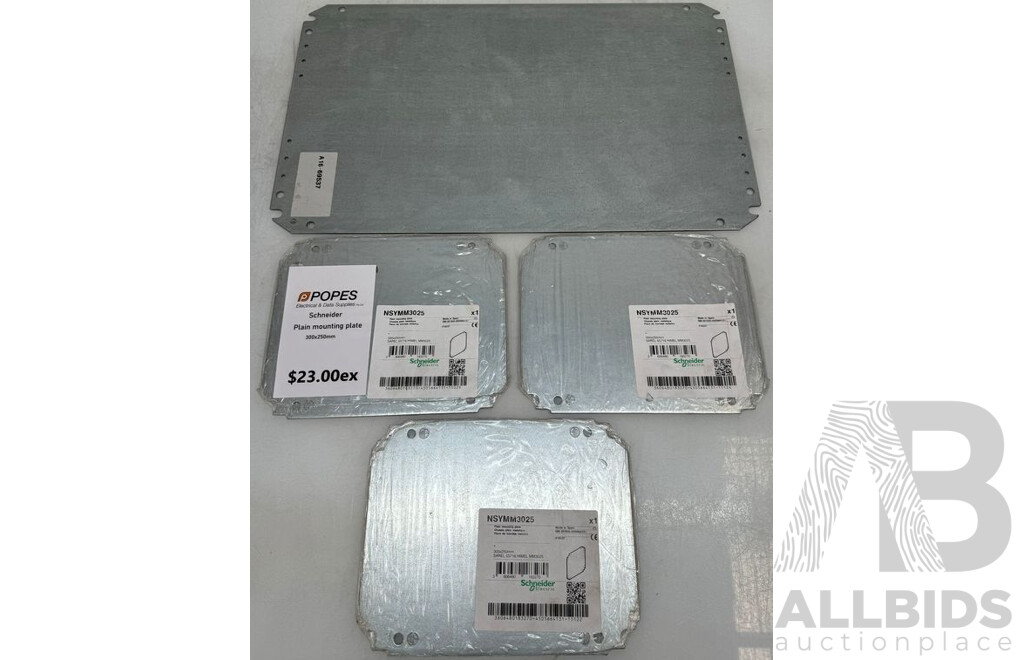 Schneider Electric Spacial Series Galvanised Steel Mounting Plates - Lot of 4