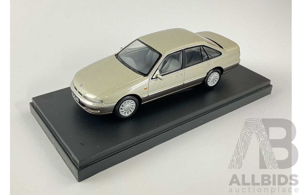 Biante Diecast Holden VR Calais with Certificate  - 1:43 Scale