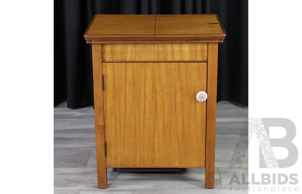 Vintage Singer Sewing Machine in Restored Oak Cabinet