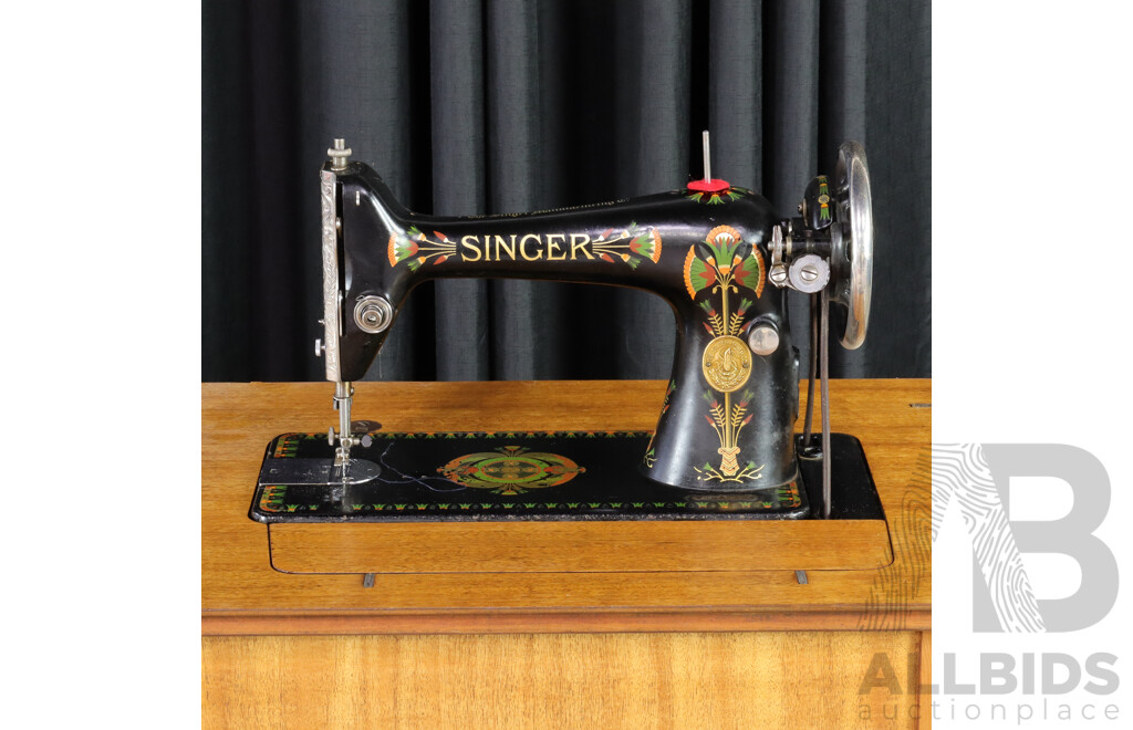 Vintage Singer Sewing Machine in Restored Oak Cabinet