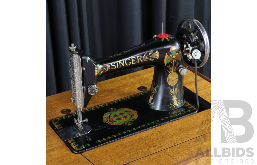 Vintage Singer Sewing Machine in Restored Oak Cabinet