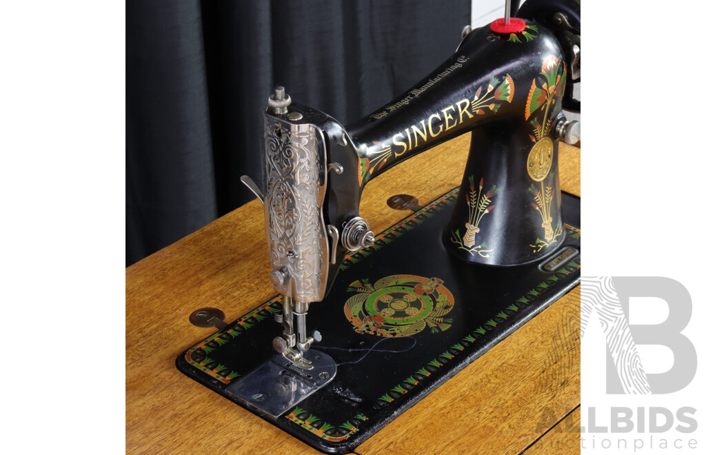 Vintage Singer Sewing Machine in Restored Oak Cabinet