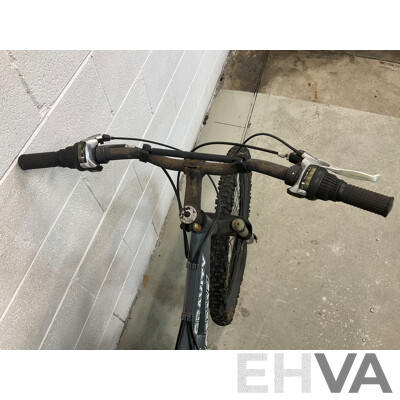 ATOMIK Gravity Mountain Bike (45cm Frame)