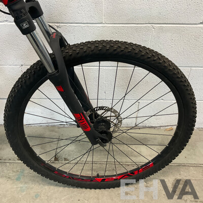 POLYGON Cascade Three Mountain Bike (Size M)