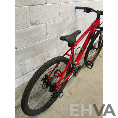 POLYGON Cascade Three Mountain Bike (Size M)