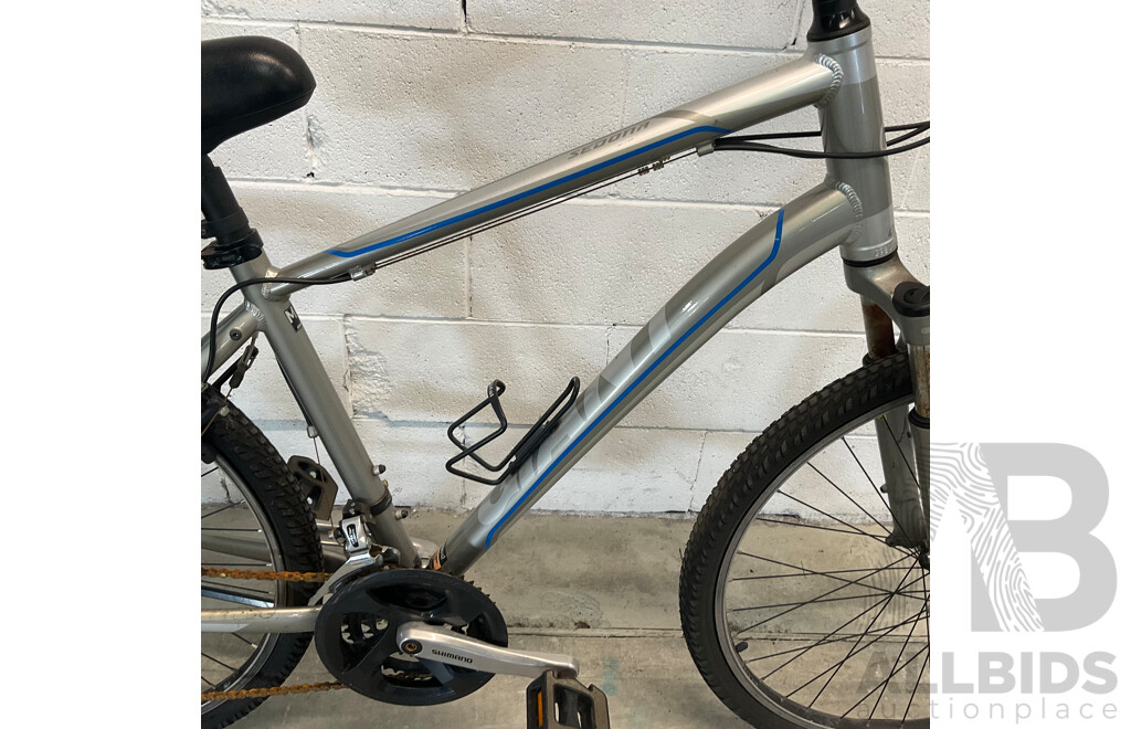 GIANT Sedona Mountain Bike (Size M)