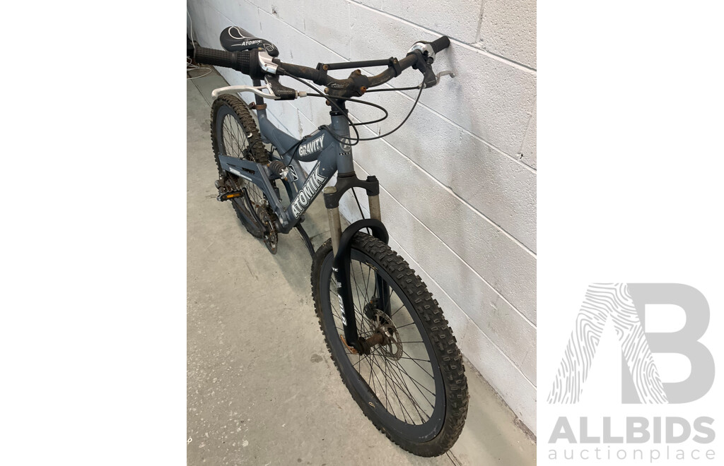 ATOMIK Gravity Mountain Bike (45cm Frame)