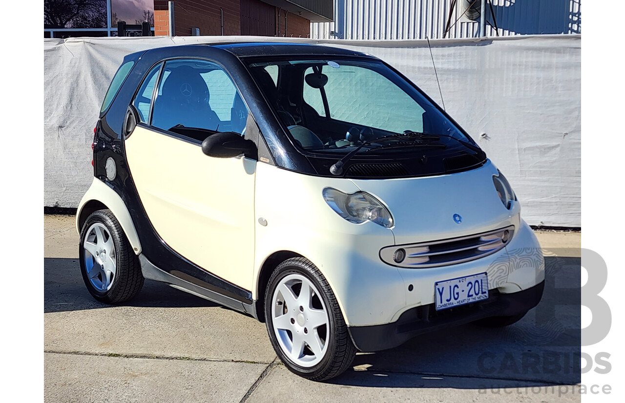 3/2004 Smart City Coupe 2d Coupe White 0.7L