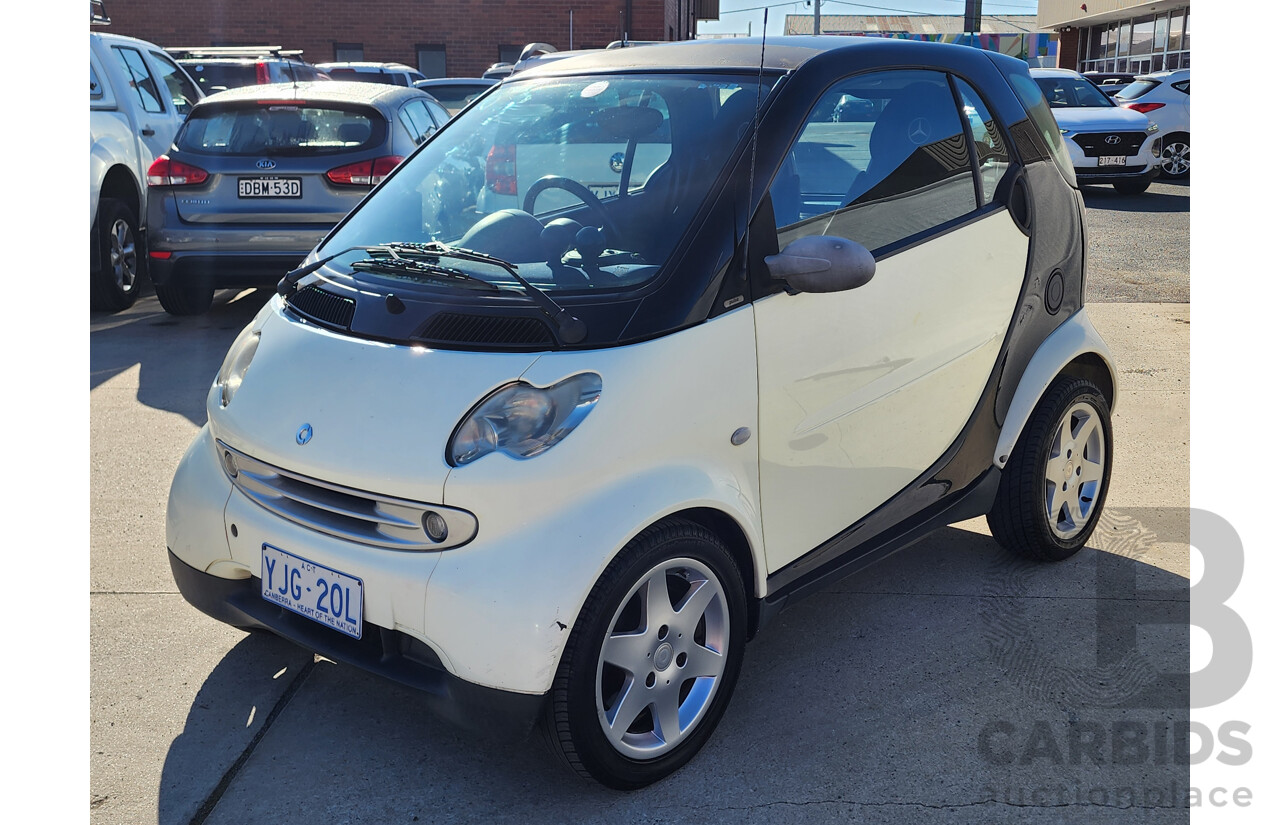 3/2004 Smart City Coupe 2d Coupe White 0.7L