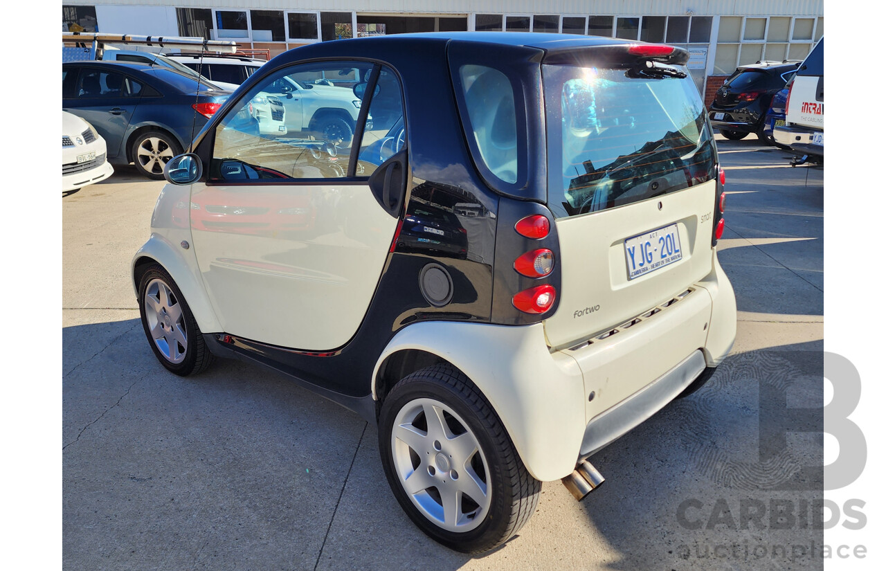 3/2004 Smart City Coupe 2d Coupe White 0.7L