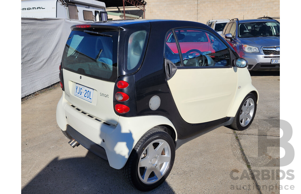 3/2004 Smart City Coupe 2d Coupe White 0.7L