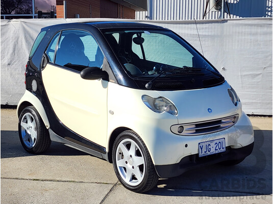 3/2004 Smart City Coupe 2d Coupe White 0.7L