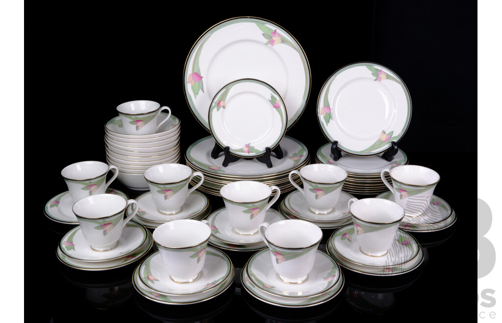 Retro Royal Doulton Porcelain 58 Piece Dinner Sevice in Vogue Collection Awakening Pattern