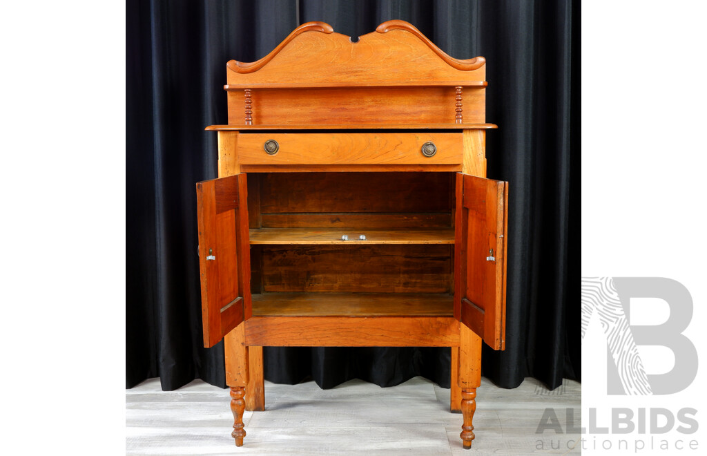 Victorian Cedar High Back Meat Safe