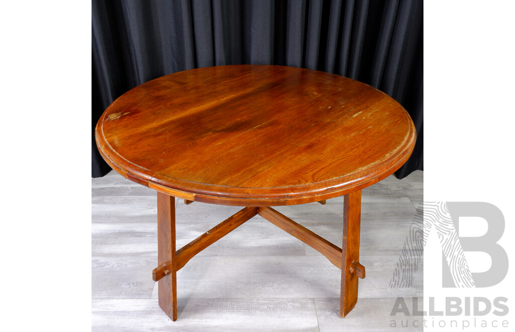 Oak Arts and Crafts Round Dining Table