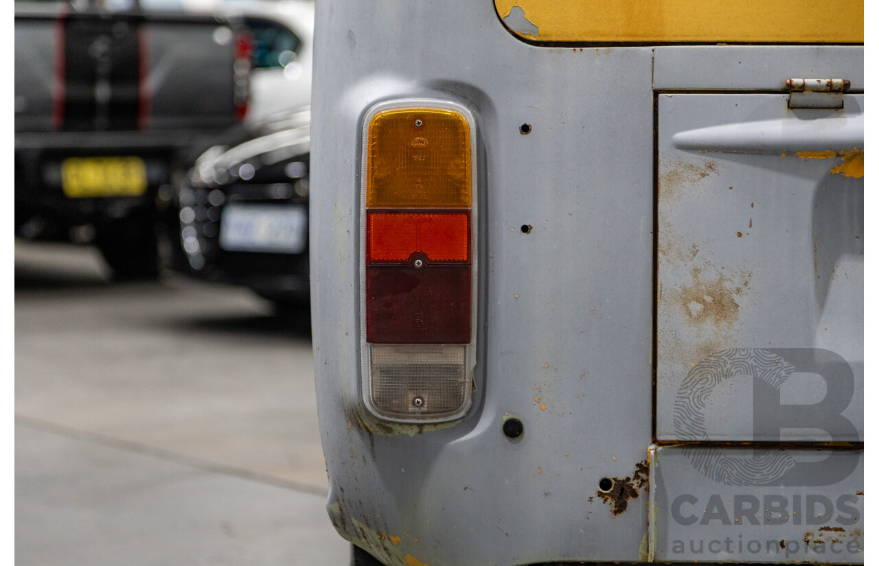 Circa 1970 Volkswagen Kombi Type 2 T2 Lowlight Van 1.6L