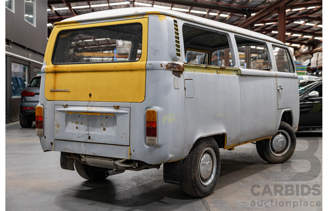 Circa 1970 Volkswagen Kombi Type 2 T2 Lowlight Van 1.6L