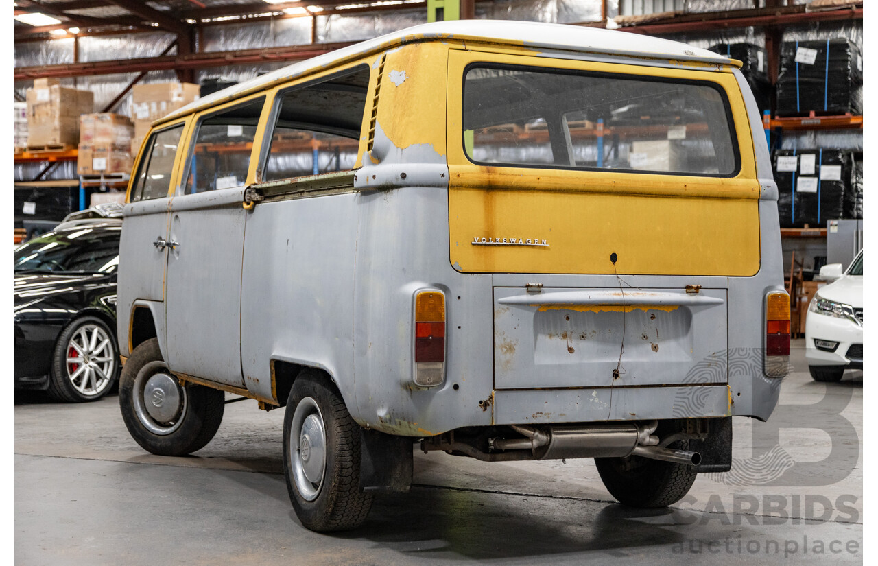 Circa 1970 Volkswagen Kombi Type 2 T2 Lowlight Van 1.6L